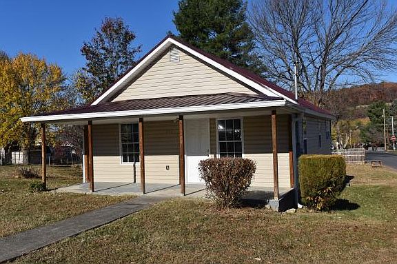 3rd image of 215 Bettie St
