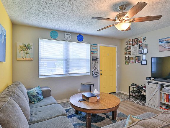 3rd image of 1033 Cadillac Dr