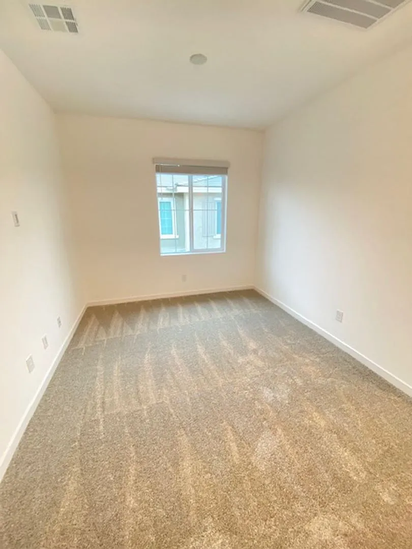 Brand New 3 Bedroom Townhome — Photo 3