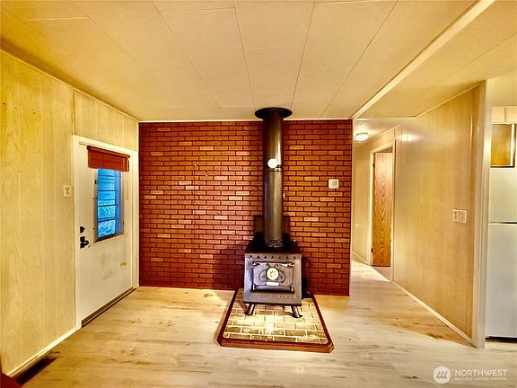 3rd image of 18137 31st Avenue S