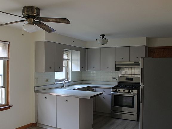 4th image of 10519 S Artesian Ave APT 1E