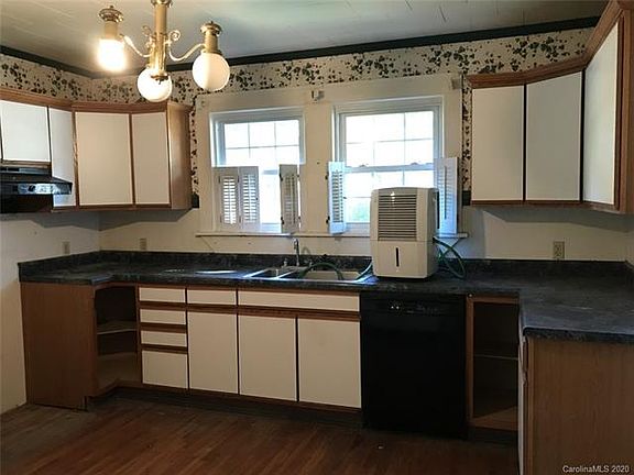3rd image of 1440 White Oak Ave