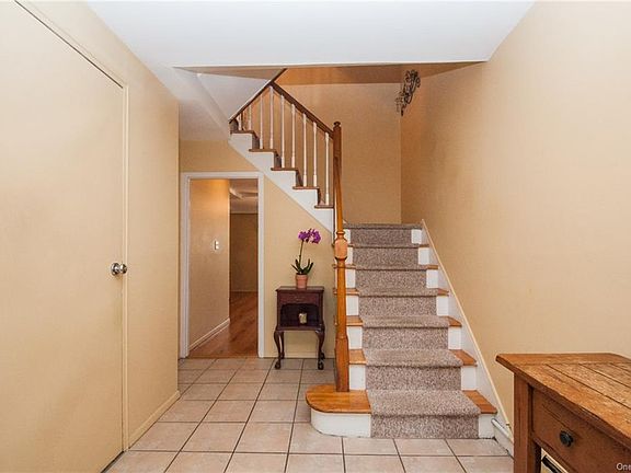 2nd image of 928 Vincent Ave