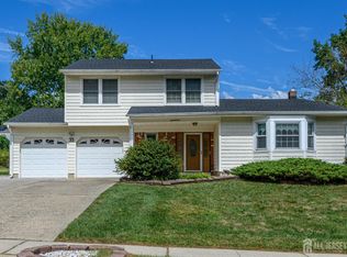 33 Gladstone Dr, East Brunswick, NJ 08816