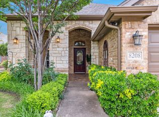 8208 Fall Crest Dr, Fort Worth, TX 76111