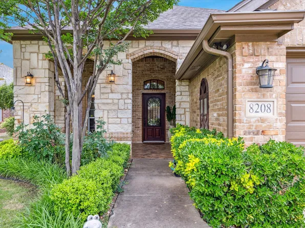 8208 Fall Crest Dr, Fort Worth, TX 76111