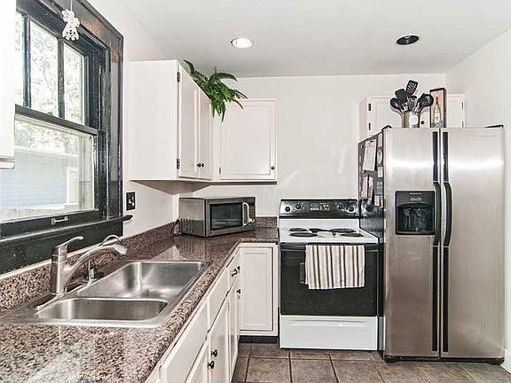3rd image of 6401 N Broadway St
