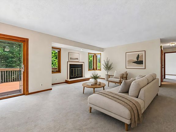 3rd image of 15481 Michele Ln