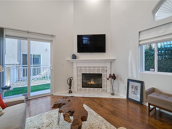 2nd image of 552 W Olive St
