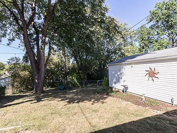 5th image of 1618 Rockford St