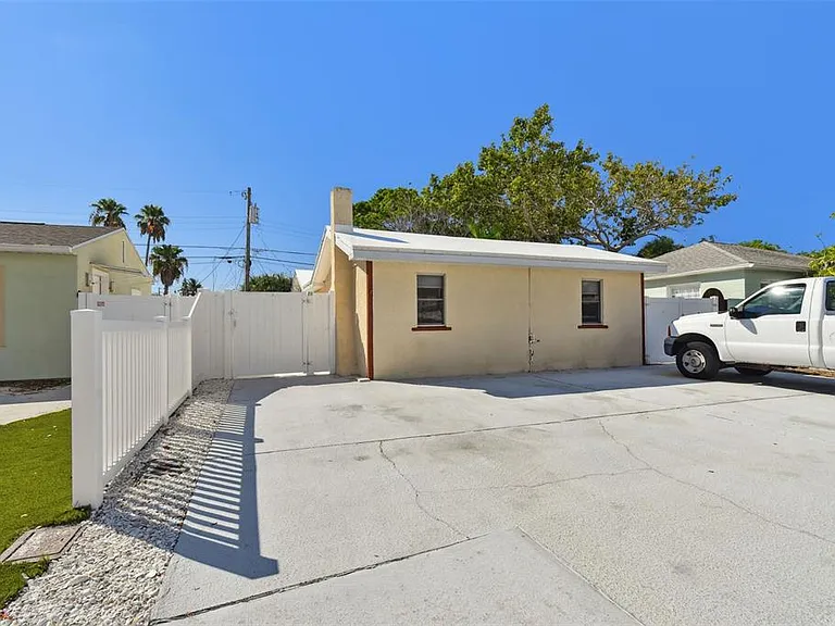 223 148th Ave E — Photo 2