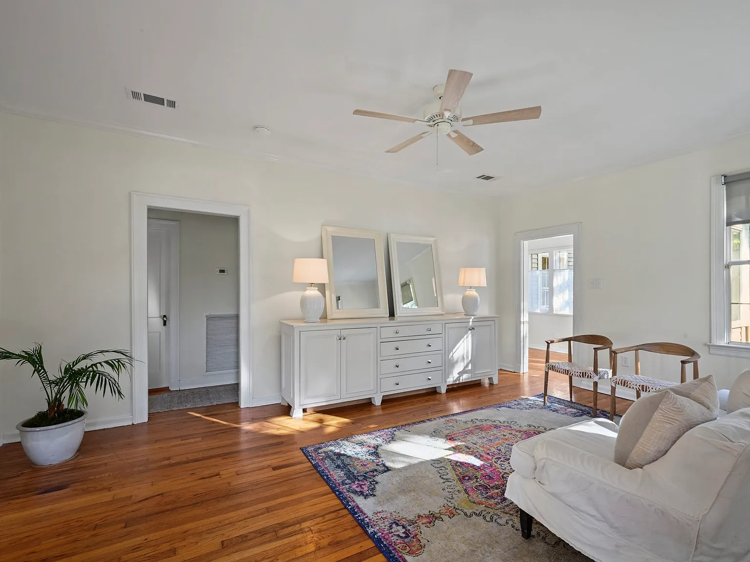Hollydale - 1 — Photo 2