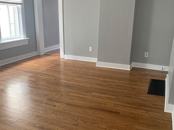 4th image of 1109 Highland St