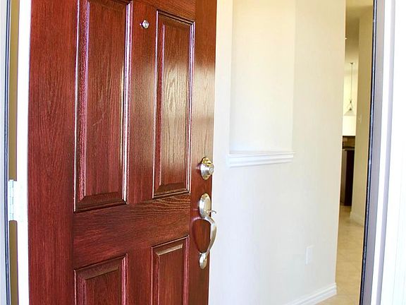 3rd image of 708 Kinghaven Dr
