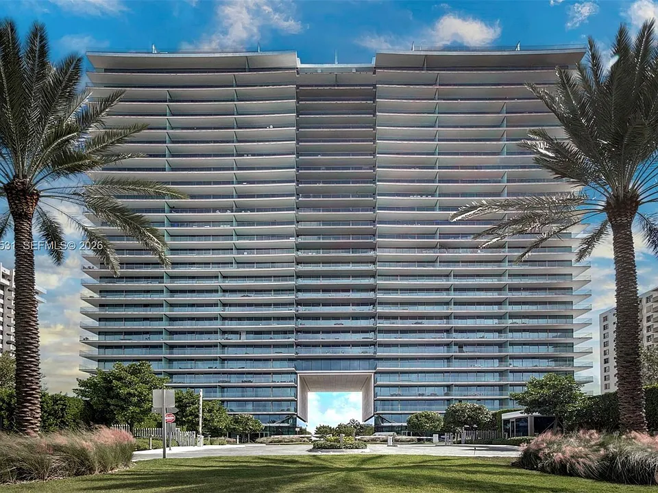 10201 Collins Ave #804