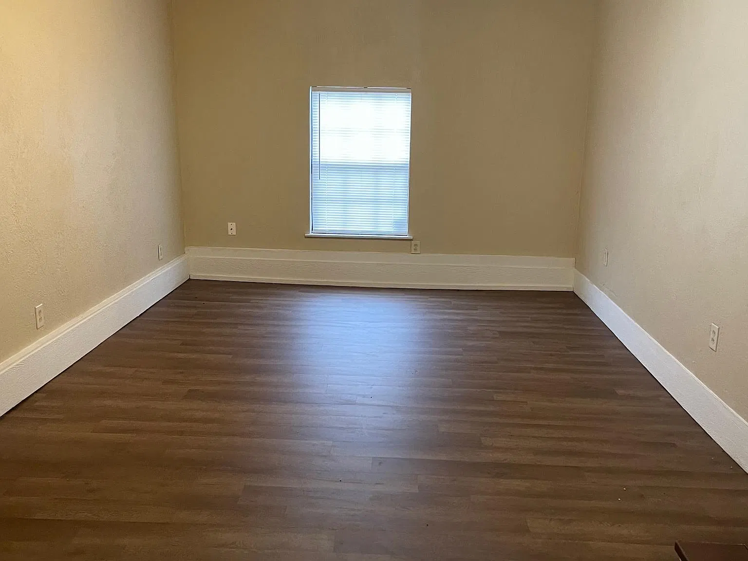 3 bed, 1050 sqft, $1,000 — Photo 3