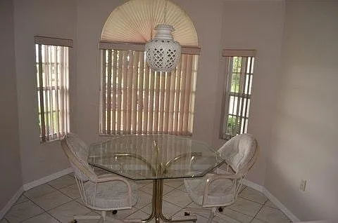 619 Cockatoo Loop — Photo 3