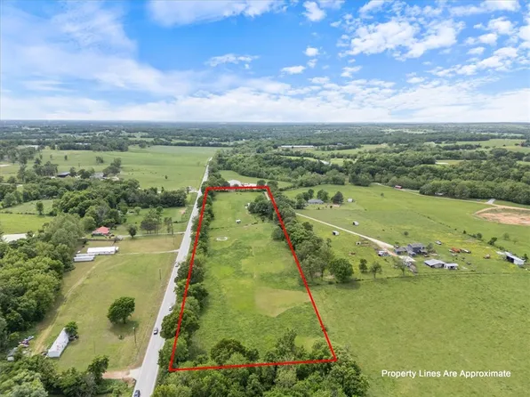 12010 S Pleasant Valley Rd, Gentry, AR 72734