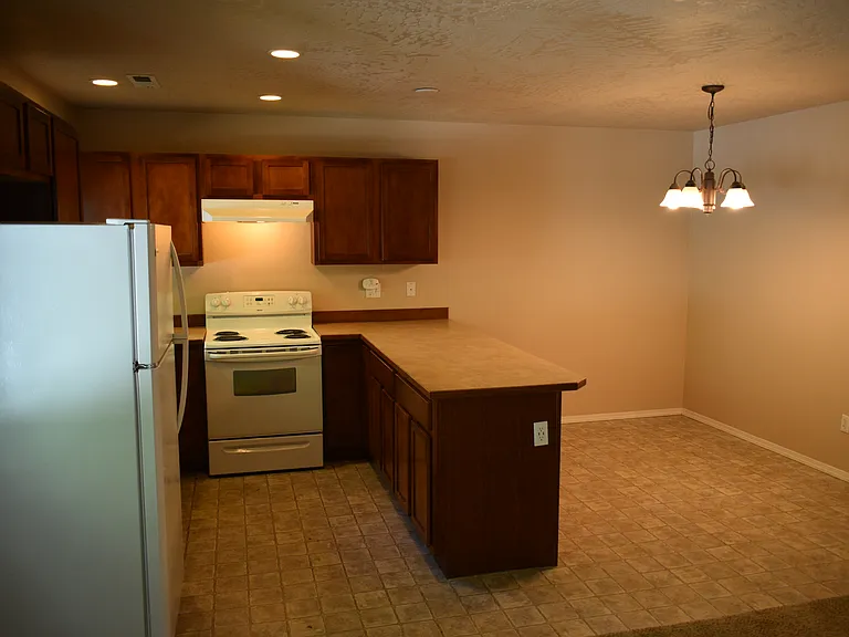 2712 N Fox Rd — Photo 4