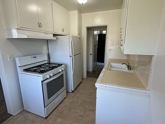 3rd image of 2902-2904 E Mariquita St #2