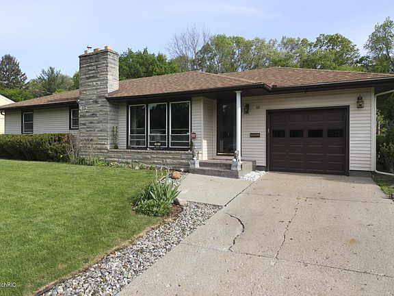 2nd image of 107 Parkridge Dr