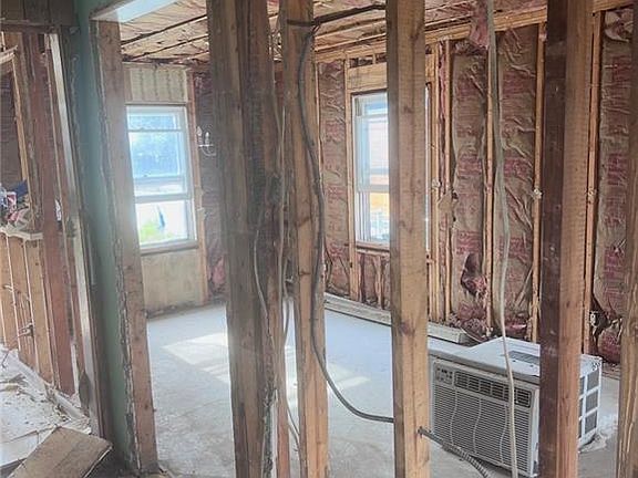 2nd image of 852 15th St