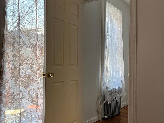 3rd image of 46 Montgomery Ave #2A