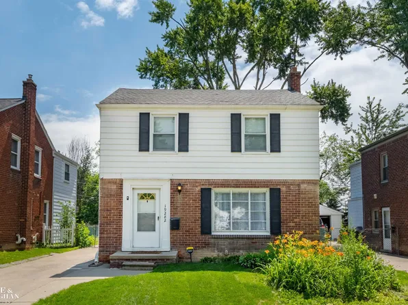 19282 Raymond St, Grosse Pointe Woods, MI 48236