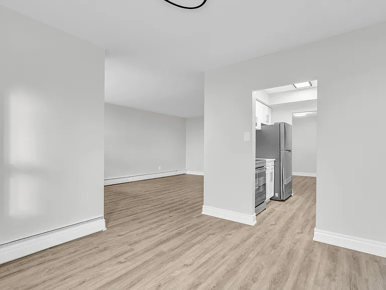 3189 King St E — Photo 30