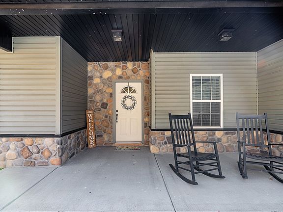 4th image of 1 Halvergate Ln
