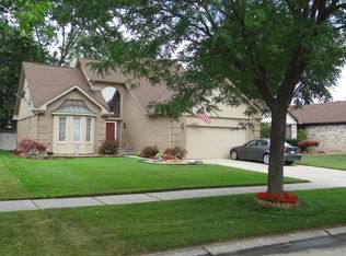 35687 Kensington Ave, Sterling Heights, MI 48312