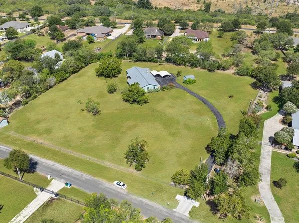 132 Tomahawk Trl, Seguin, TX 78155