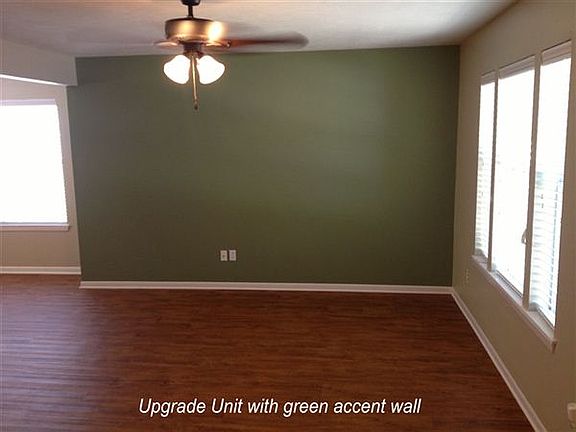 Living w/ green accent wall