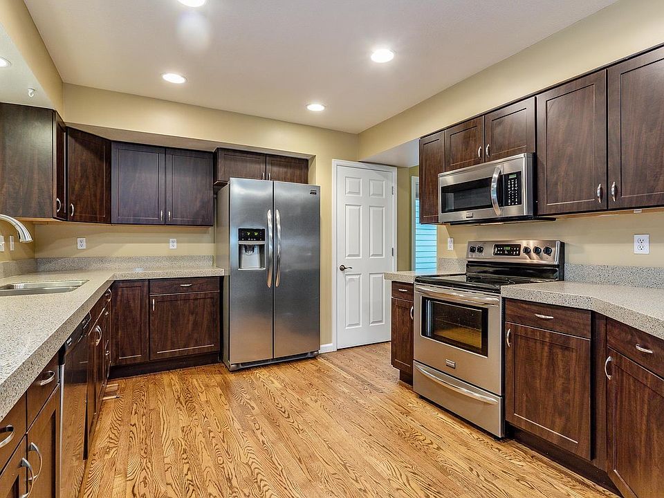 2nd image of 9865 Spring Hill Dr