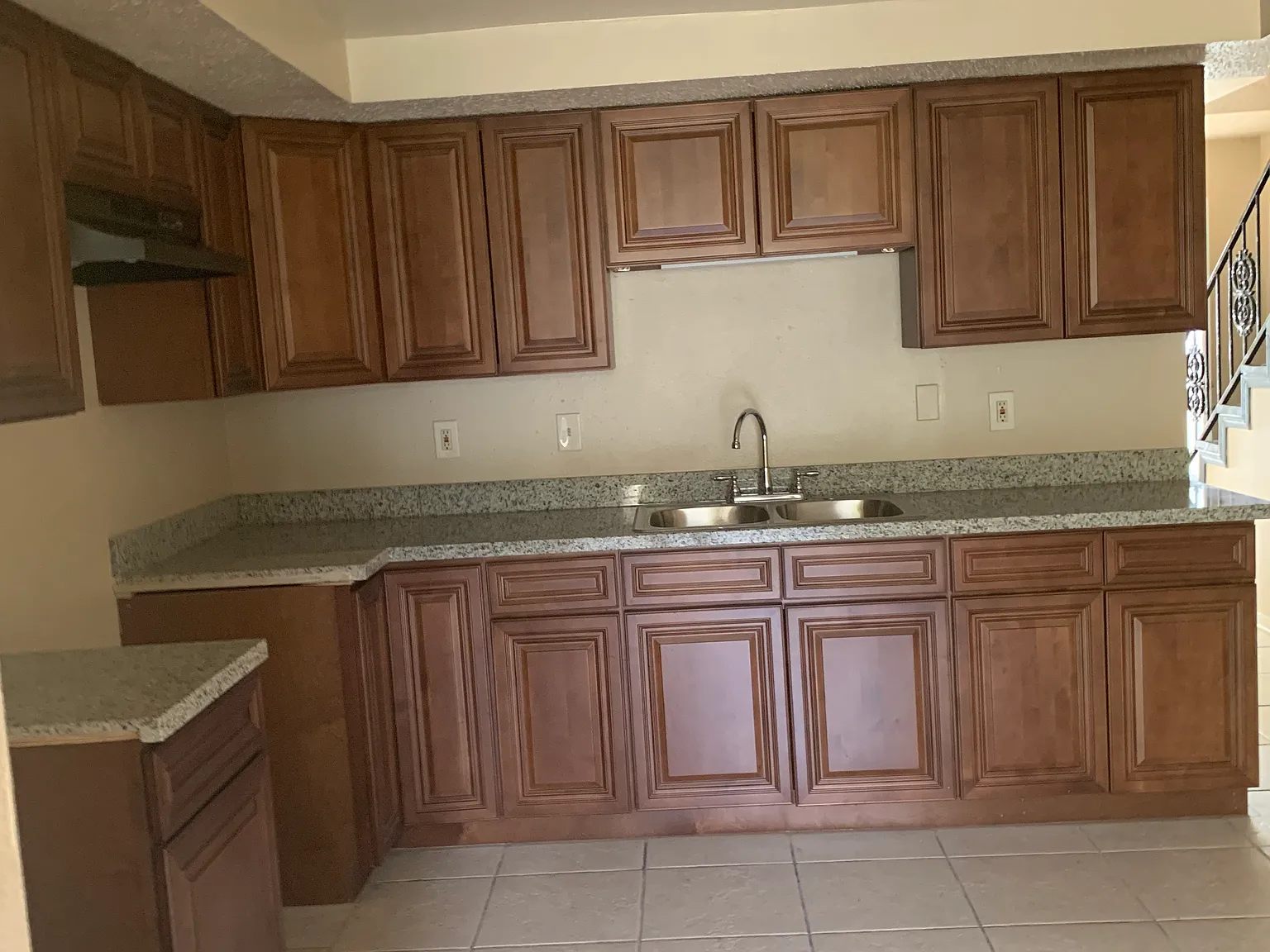 3 bed, 2.5 bath, 1404 sqft, $1,475 — Photo 1