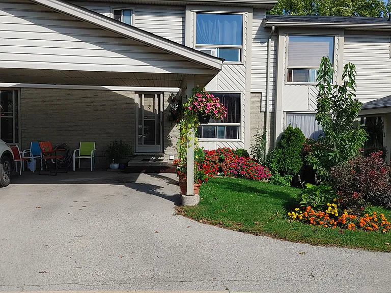 310 Westminster Ave — Photo 1