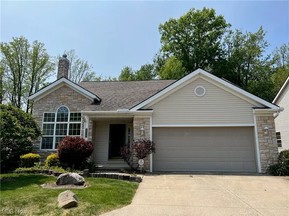 8656 Rockridge Ct, Macedonia, OH 44056