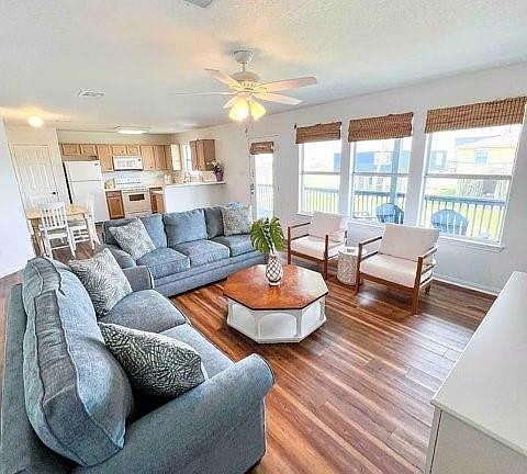 5th image of 1426 Bluewater Dr