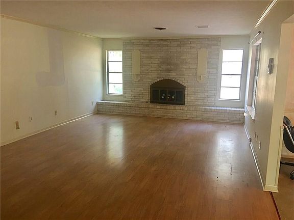 3rd image of 818 Elizabeth Ave