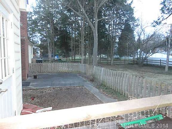 4th image of 5645 Roundhouse Ln