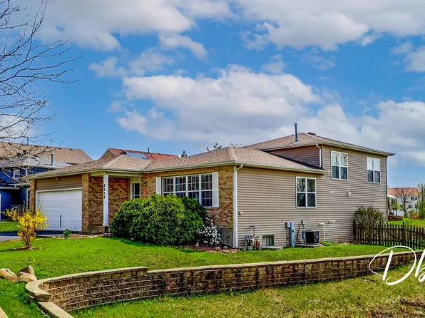 2272 Iroquois Ln, Round Lake Heights, IL 60073