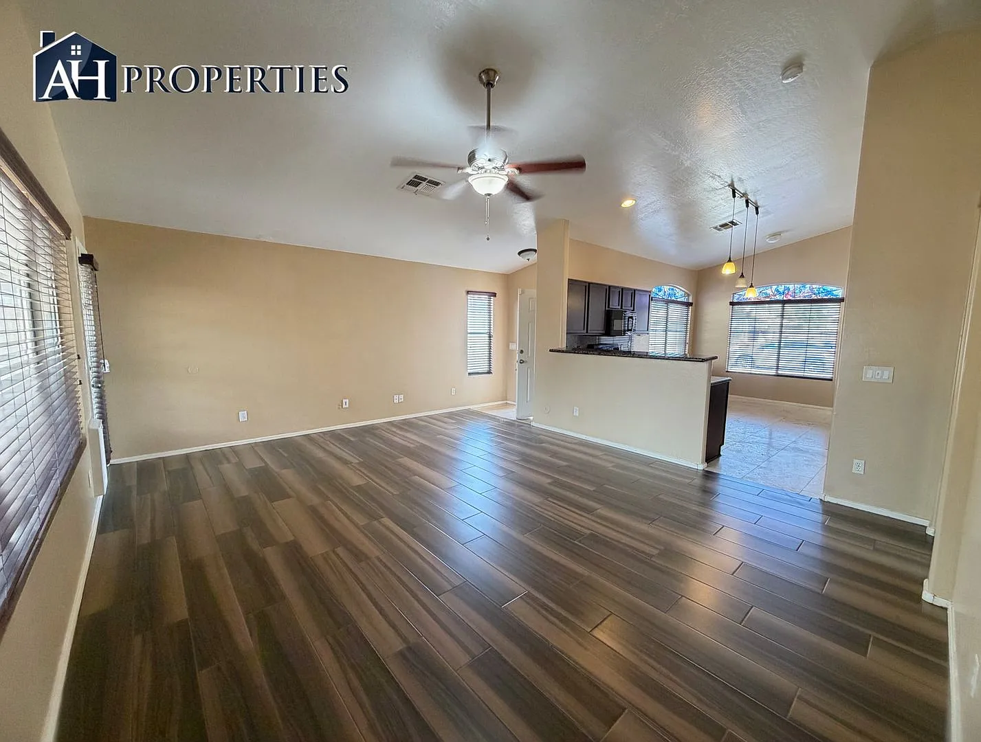 9543 W Sunnyslope Ln — Photo 3