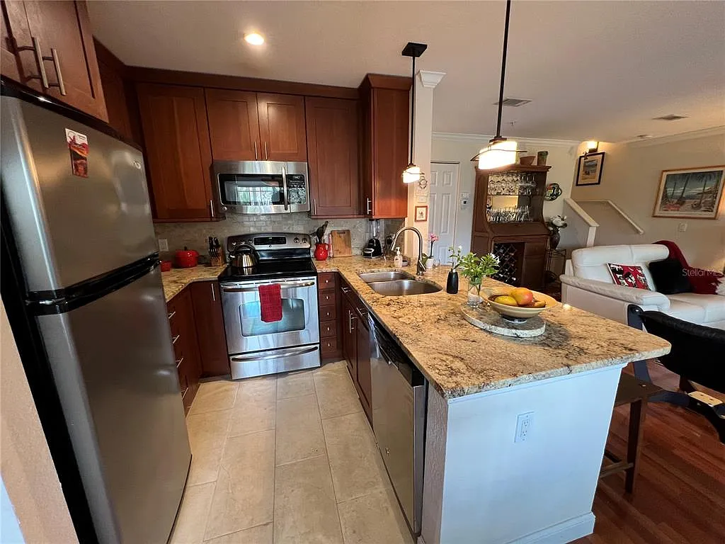 2 bed, 2.5 bath, 1224 sqft, $2,200 — Photo 3