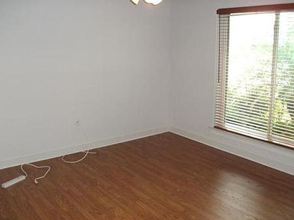 3rd image of 8561 Fordham Ct