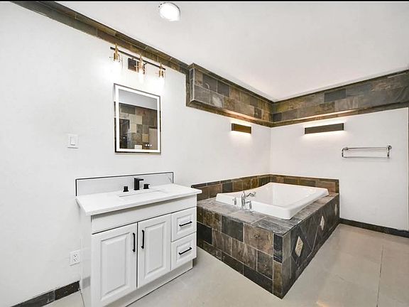 2nd image of 15719 Baytree Dr