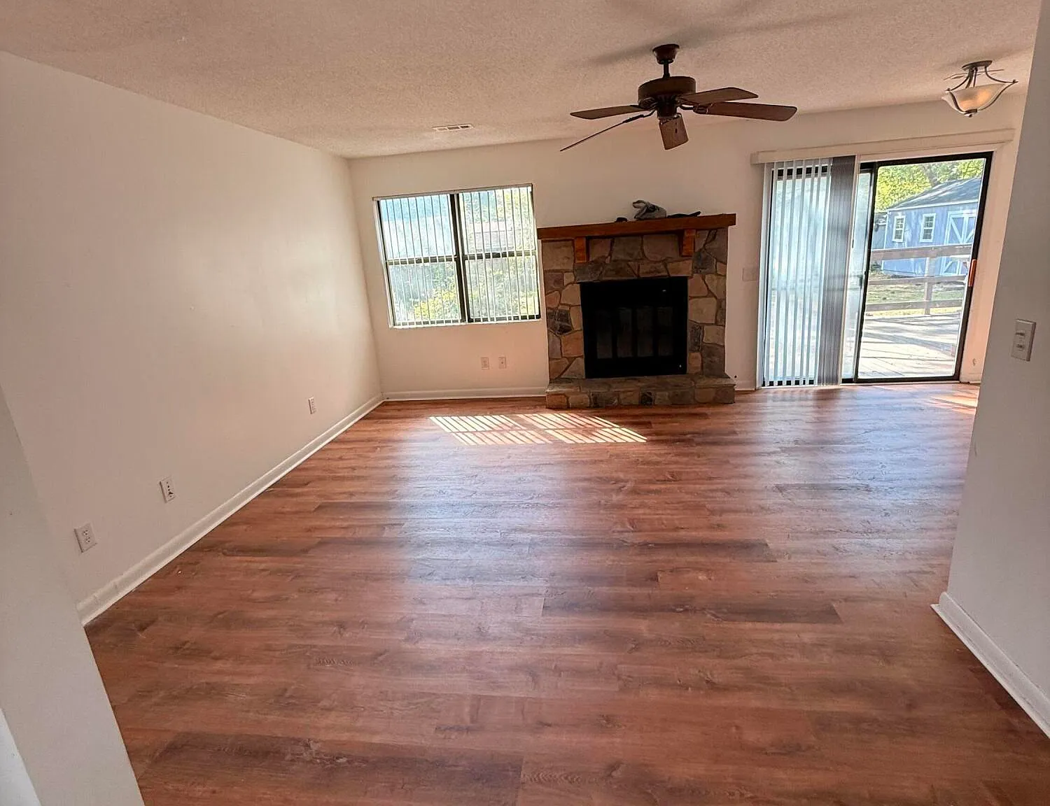 4 bed, 2.0 bath, 1310 sqft, $2,600 — Photo 3