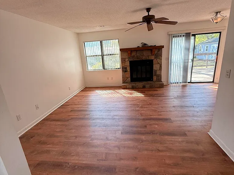 925 Hunting Ridge Rd — Photo 3