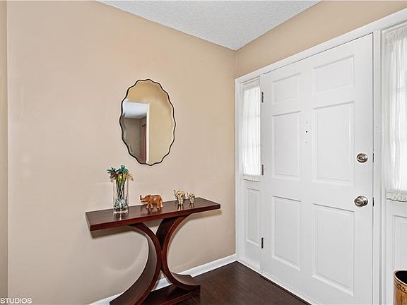 3rd image of 314 Oak Hill Dr
