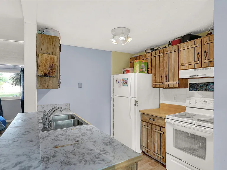 7915 Broadview Dr — Photo 21