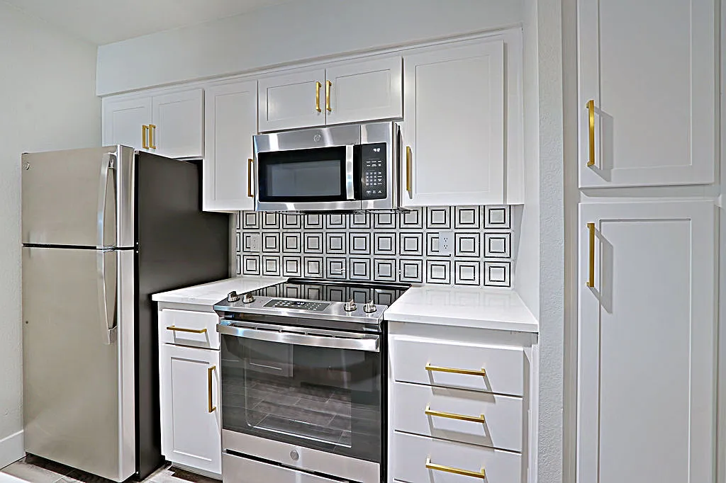 Strada — Photo 1